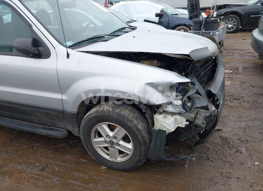 Photo 6 of 2005 Ford Escape XLS (VIN 1FMYU02ZX5DA26152)