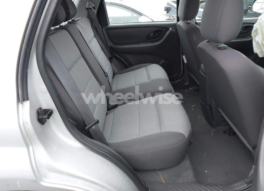 Photo 8 of 2005 Ford Escape XLS (VIN 1FMYU02ZX5DA26152)