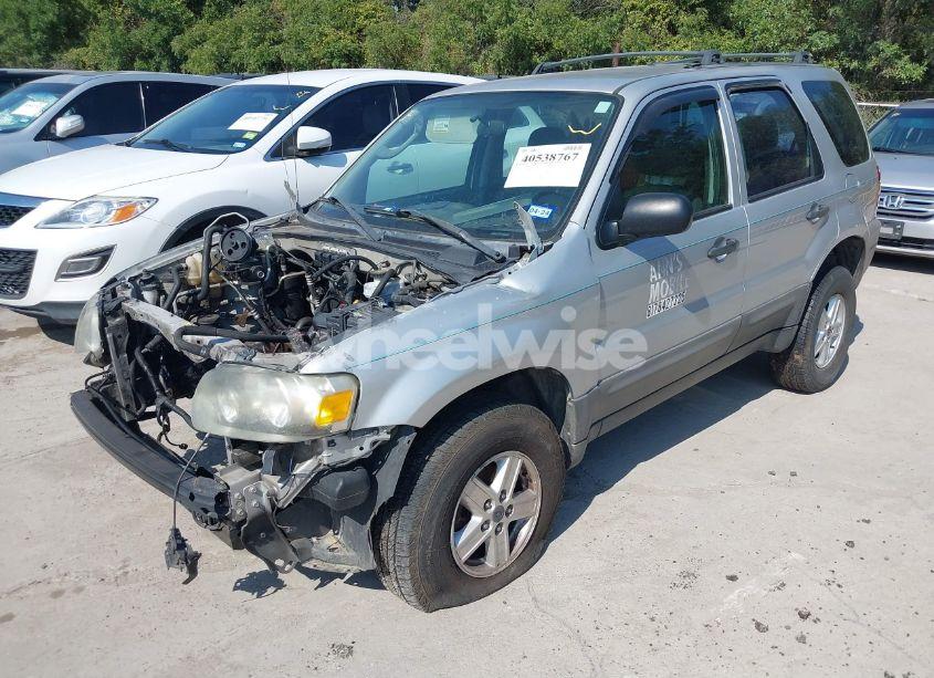 Photo 2 of 2005 Ford Escape XLS (VIN 1FMYU02ZX5KB02853)