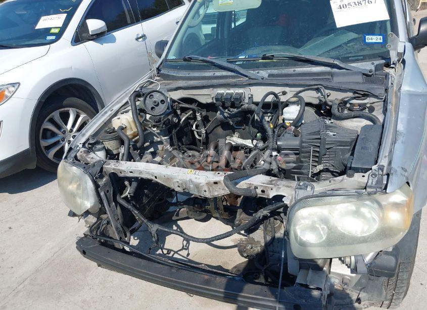 Photo 6 of 2005 Ford Escape XLS (VIN 1FMYU02ZX5KB02853)