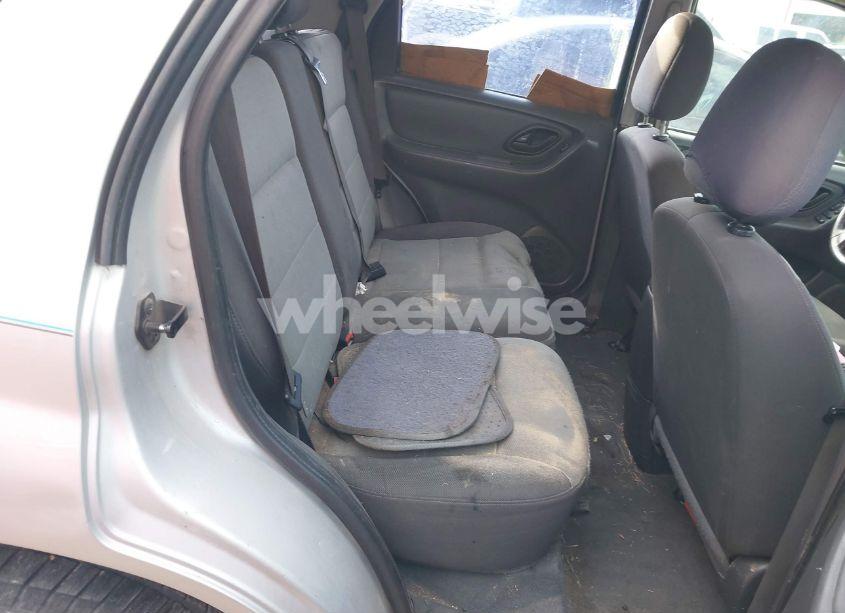 Photo 8 of 2005 Ford Escape XLS (VIN 1FMYU02ZX5KB02853)
