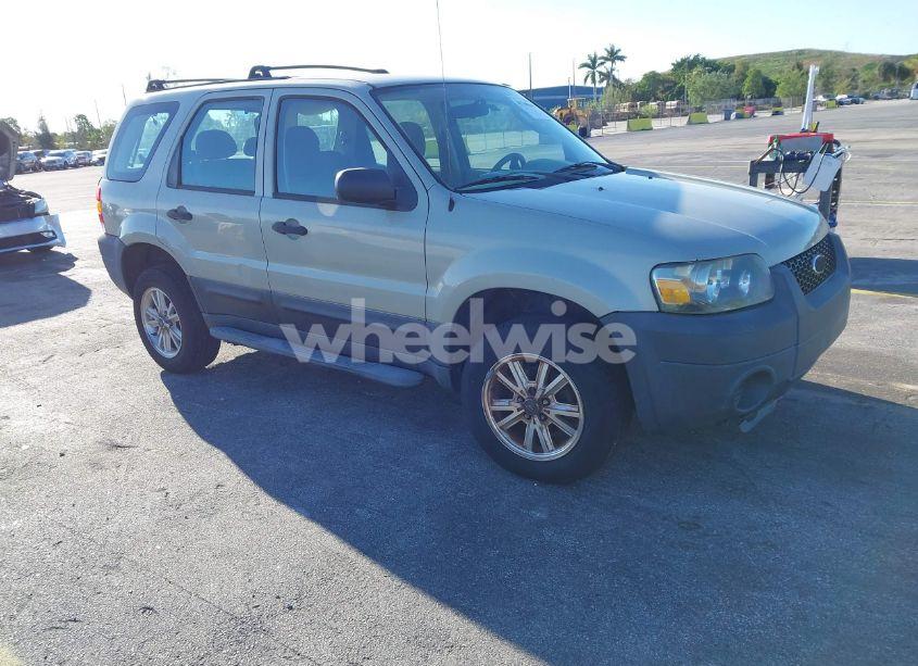 2005 Ford Escape XLS (VIN 1FMYU02ZX5KD52500) main photo