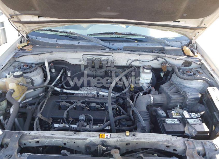 Photo 10 of 2005 Ford Escape XLS (VIN 1FMYU02ZX5KD52500)