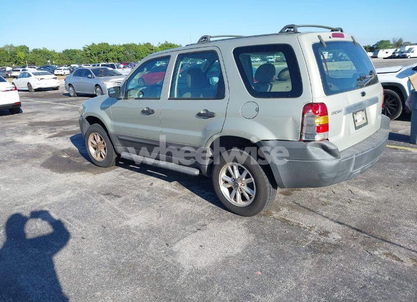 Photo 3 of 2005 Ford Escape XLS (VIN 1FMYU02ZX5KD52500)