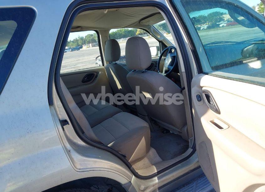 Photo 8 of 2005 Ford Escape XLS (VIN 1FMYU02ZX5KD52500)