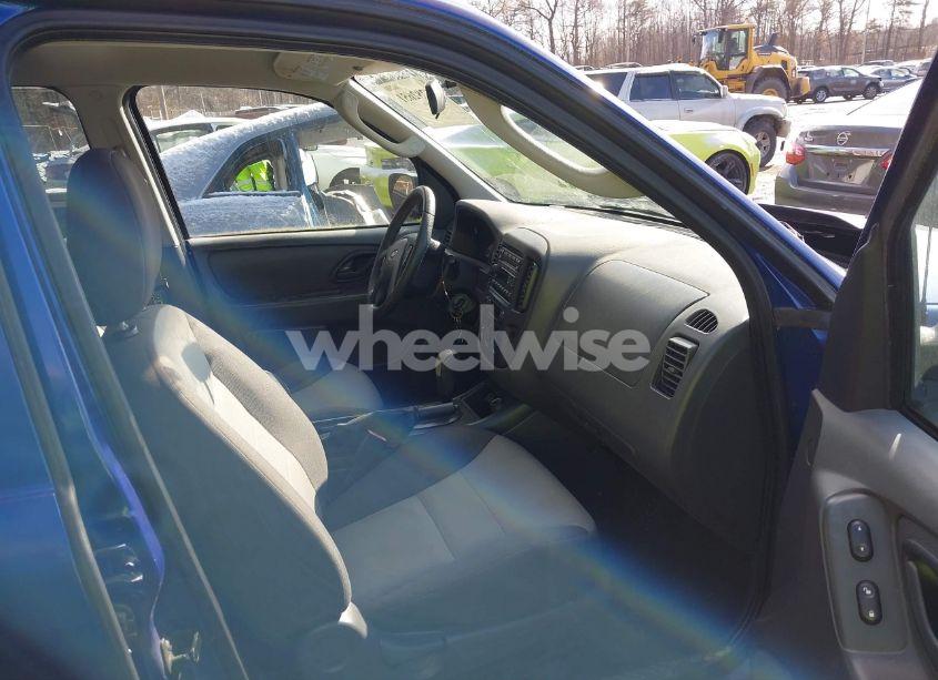 Photo 5 of 2005 Ford Escape XLS (VIN 1FMYU02ZX5KE33187)