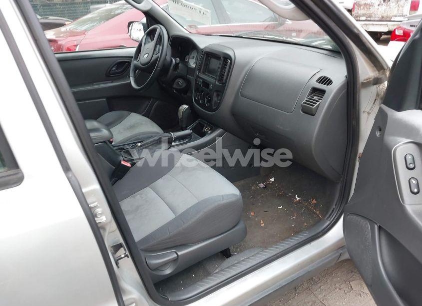 Photo 5 of 2006 Ford Escape XLS/XLS MANUAL (VIN 1FMYU02ZX6KA01975)