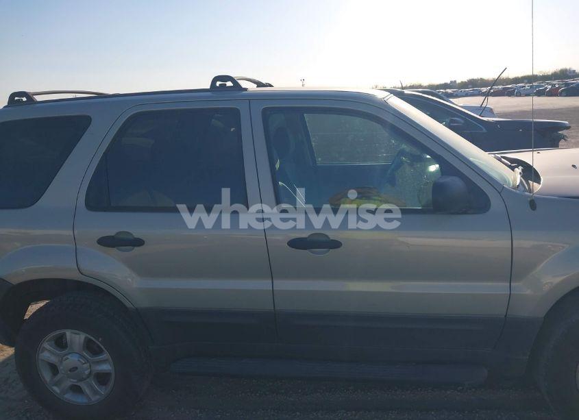 Photo 14 of 2004 Ford Escape XLT (VIN 1FMYU03104DA21064)