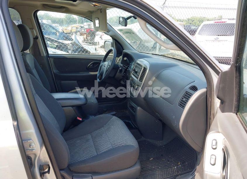Photo 5 of 2004 Ford Escape XLT (VIN 1FMYU03104KB41636)