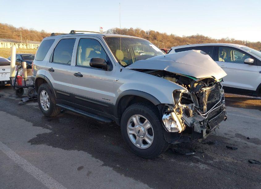 2002 Ford Escape XLT (VIN 1FMYU03112KB63996) main photo