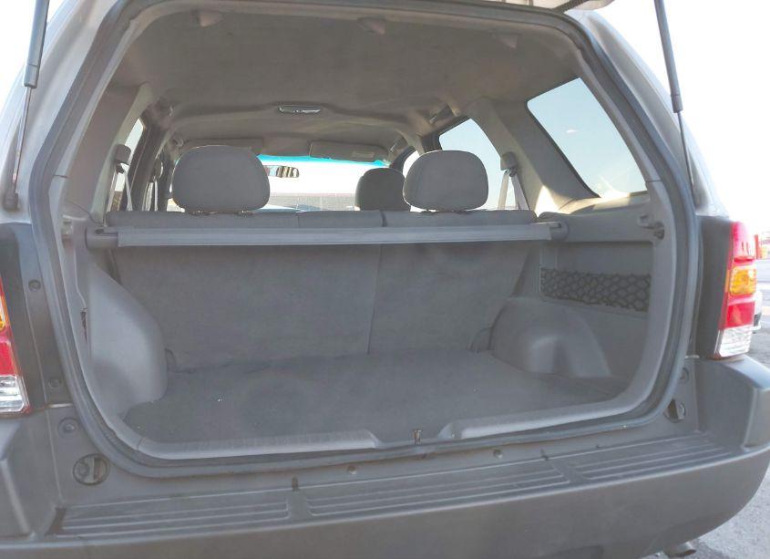 Photo 18 of 2002 Ford Escape XLT (VIN 1FMYU03112KB63996)