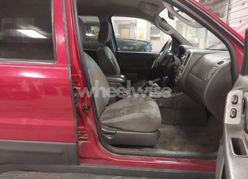 Photo 5 of 2005 Ford Escape XLT (VIN 1FMYU03115KA75972)