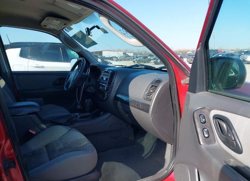 Photo 5 of 2005 Ford Escape XLT (VIN 1FMYU03115KA81271)
