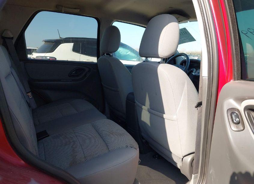 Photo 8 of 2005 Ford Escape XLT (VIN 1FMYU03115KA81271)