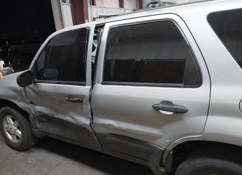 Photo 14 of 2002 Ford Escape XLT (VIN 1FMYU03122KB30246)