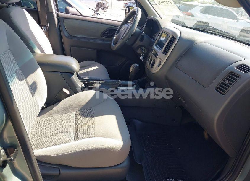 Photo 5 of 2005 Ford Escape XLT (VIN 1FMYU03125KD12730)