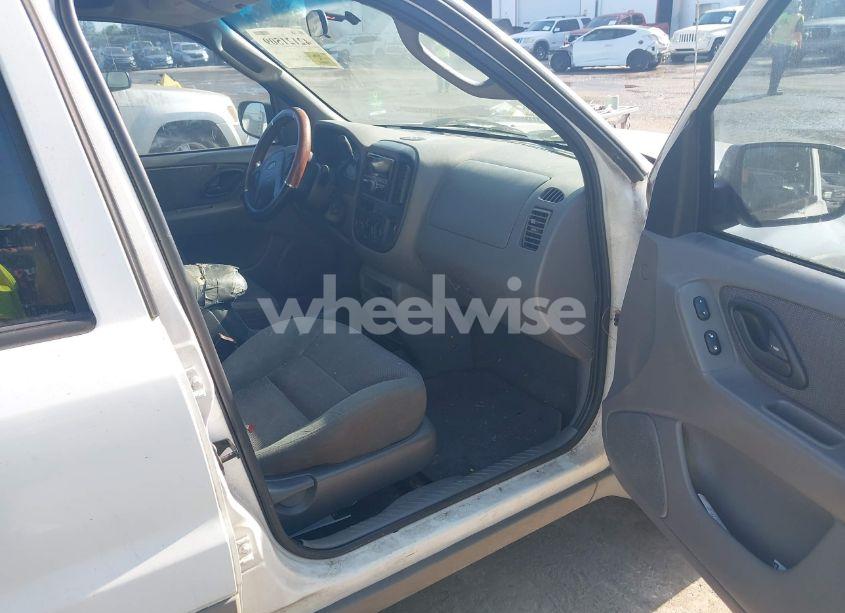 Photo 5 of 2002 Ford Escape XLT (VIN 1FMYU03132KD02414)