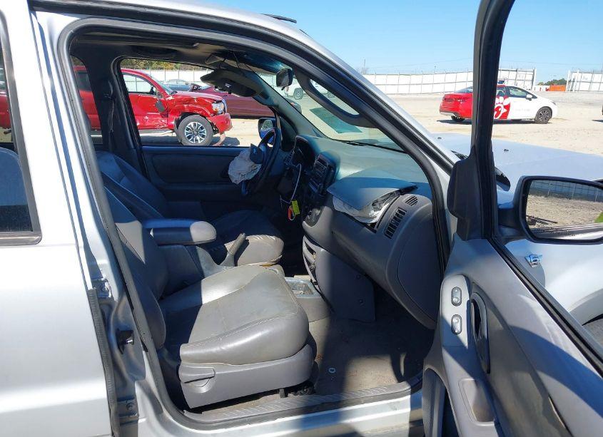 Photo 5 of 2002 Ford Escape XLT (VIN 1FMYU03132KD81096)
