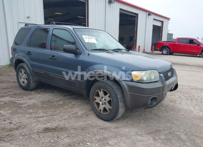 2005 Ford Escape XLT (VIN 1FMYU03145KA42335) main photo