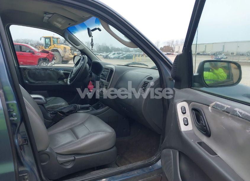 Photo 5 of 2005 Ford Escape XLT (VIN 1FMYU03145KA42335)