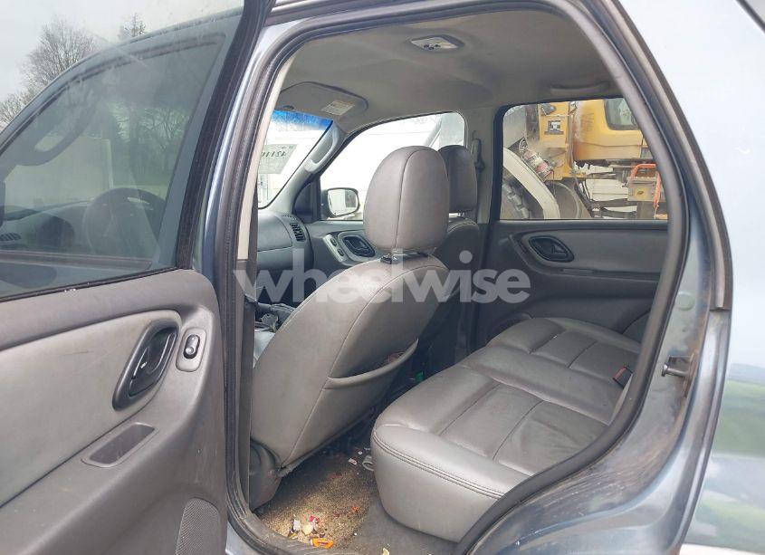 Photo 8 of 2005 Ford Escape XLT (VIN 1FMYU03145KA42335)