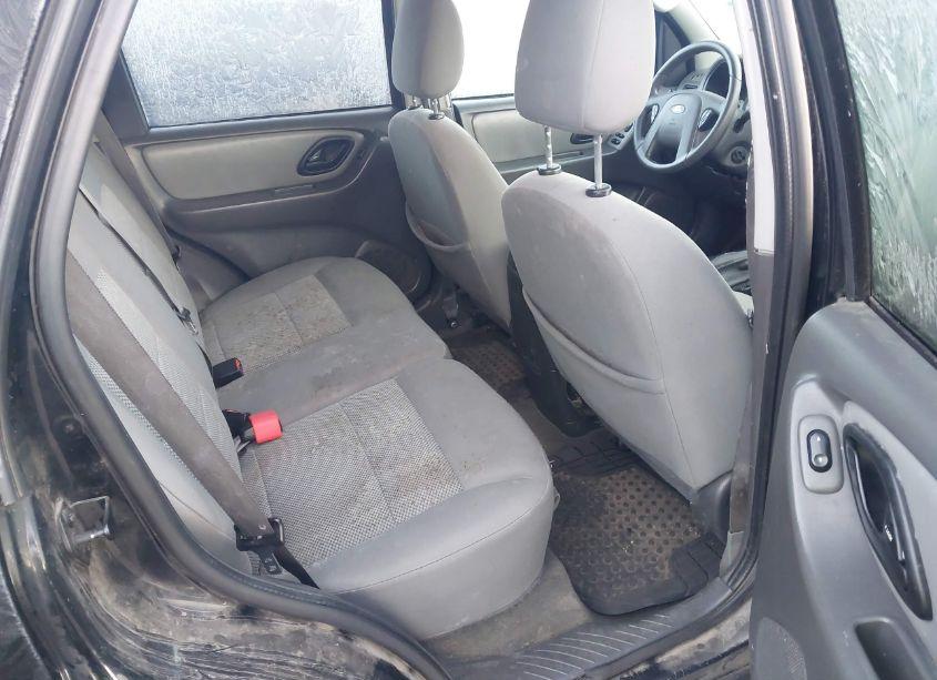 Photo 8 of 2005 Ford Escape XLT (VIN 1FMYU03145KC21958)