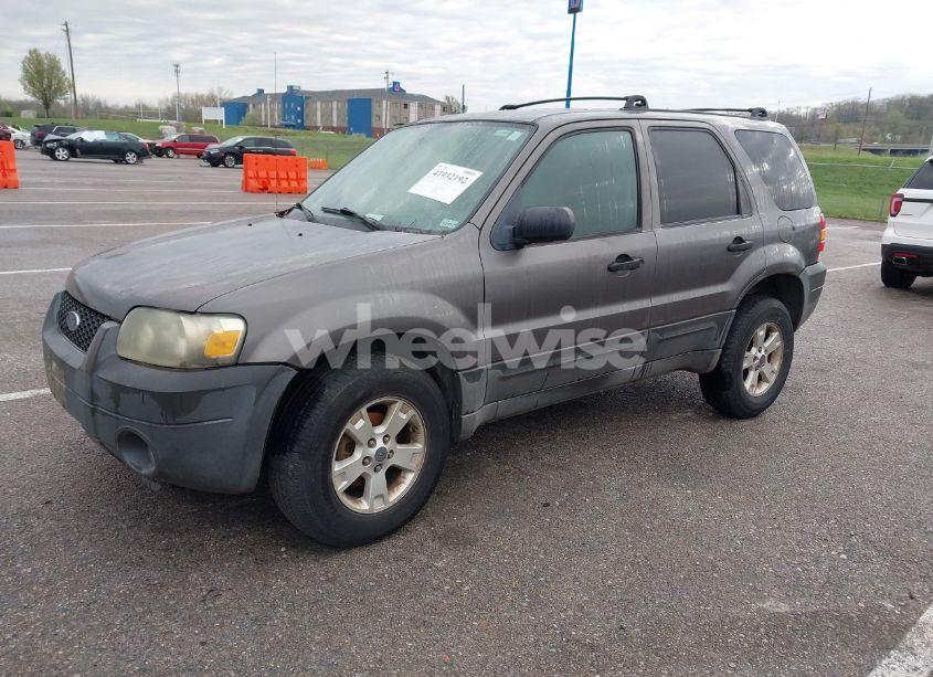 Photo 2 of 2005 Ford Escape XLT (VIN 1FMYU03145KD73027)