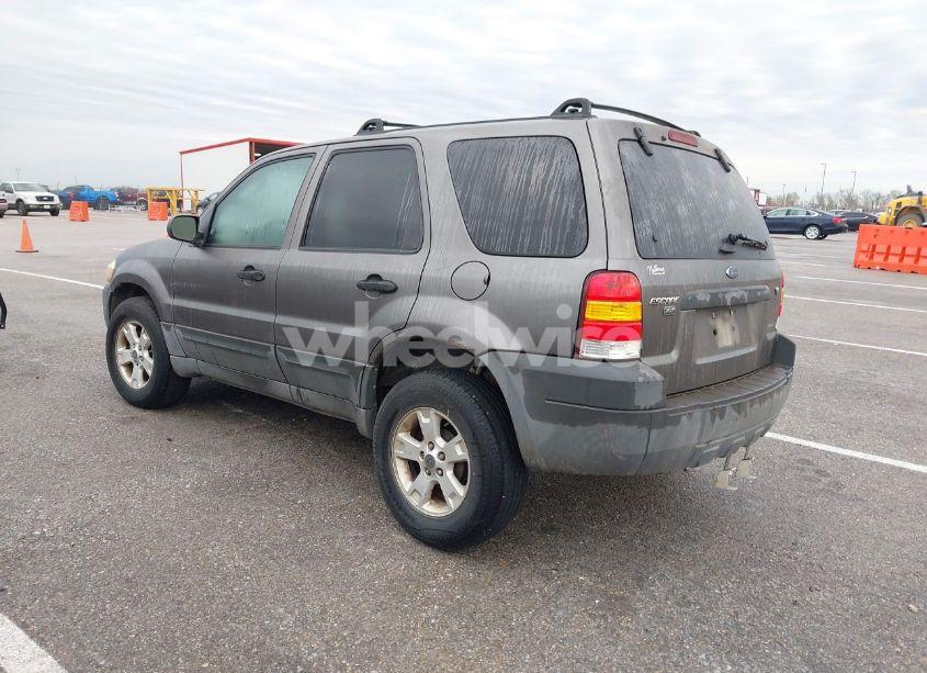Photo 3 of 2005 Ford Escape XLT (VIN 1FMYU03145KD73027)