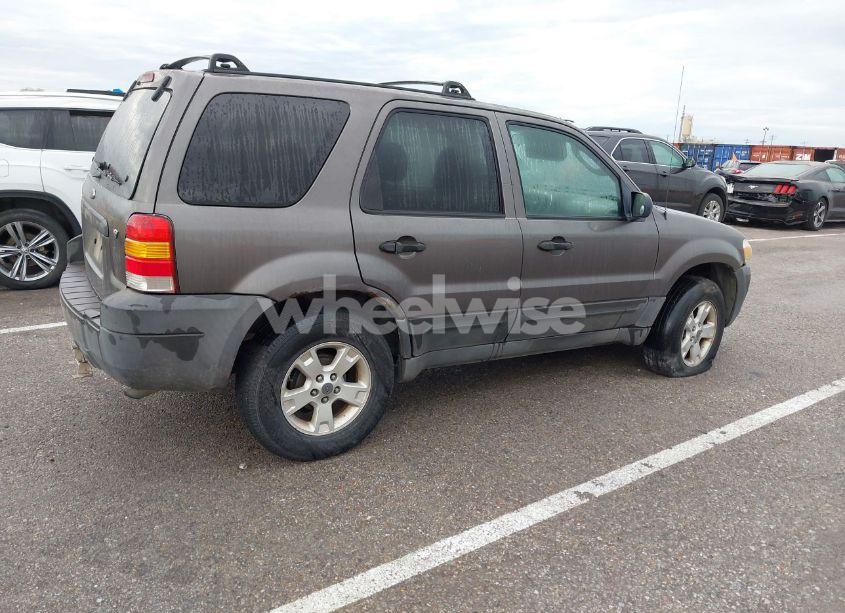 Photo 4 of 2005 Ford Escape XLT (VIN 1FMYU03145KD73027)