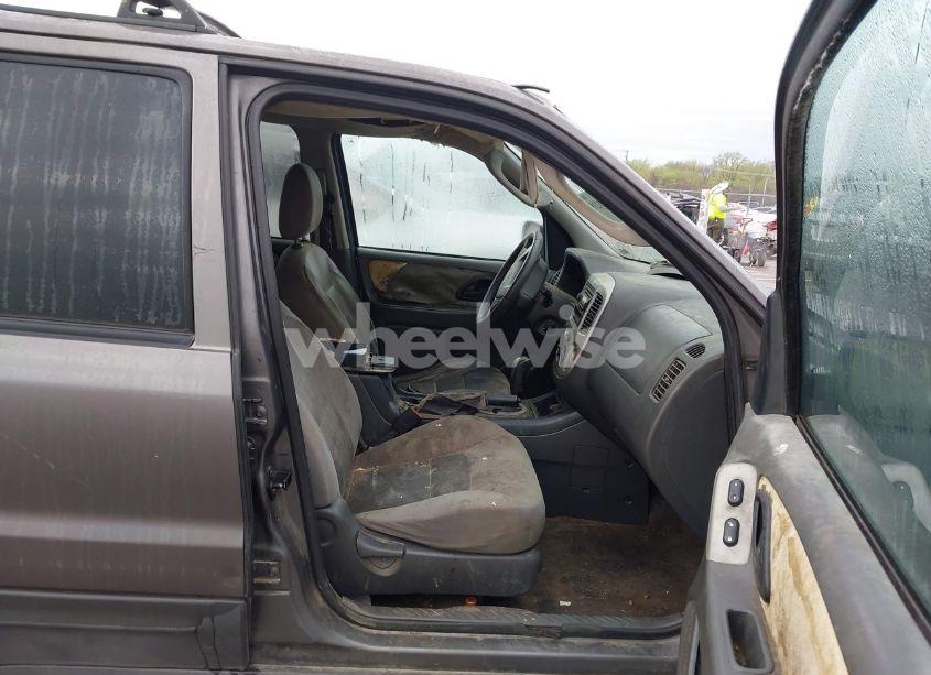 Photo 5 of 2005 Ford Escape XLT (VIN 1FMYU03145KD73027)