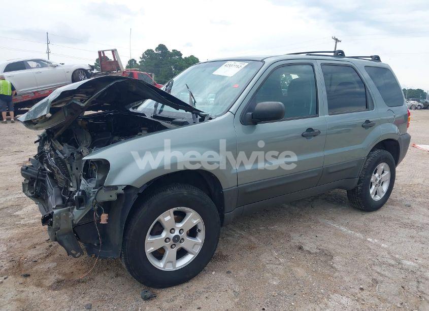 Photo 2 of 2006 Ford Escape (VIN 1FMYU03146KD35945)