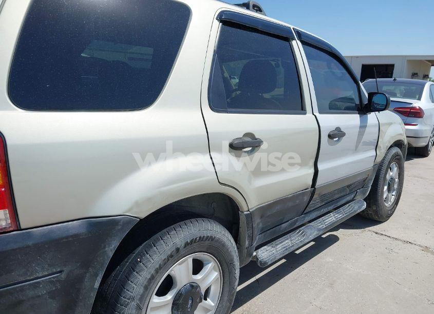 Photo 19 of 2003 Ford Escape XLT (VIN 1FMYU03163KE04145)