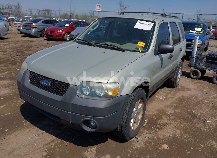 Photo 2 of 2005 Ford Escape XLT (VIN 1FMYU03165DA22236)