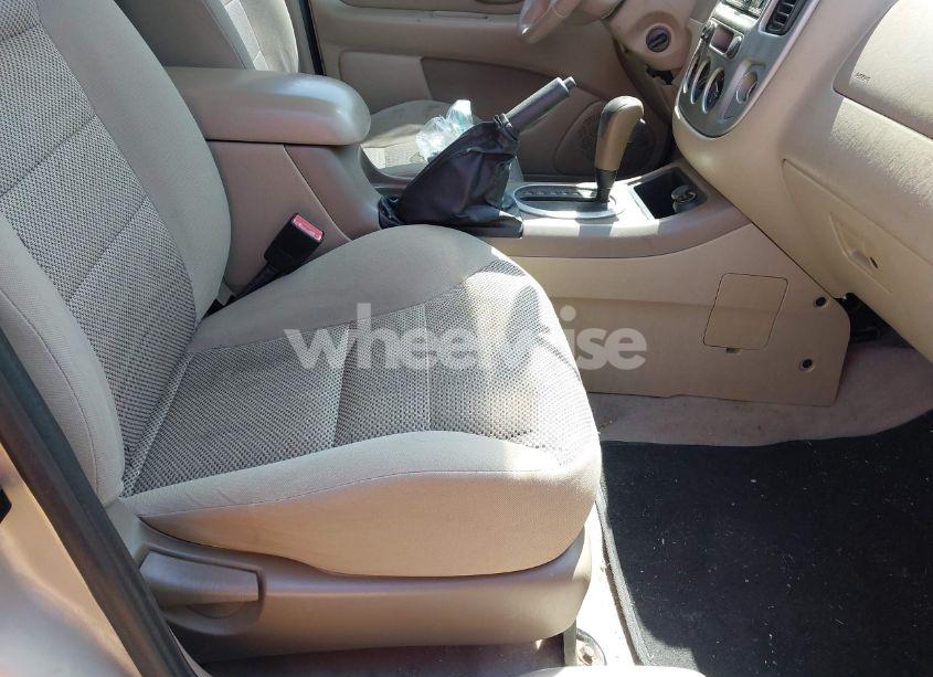 Photo 5 of 2005 Ford Escape XLT (VIN 1FMYU03165DA22236)