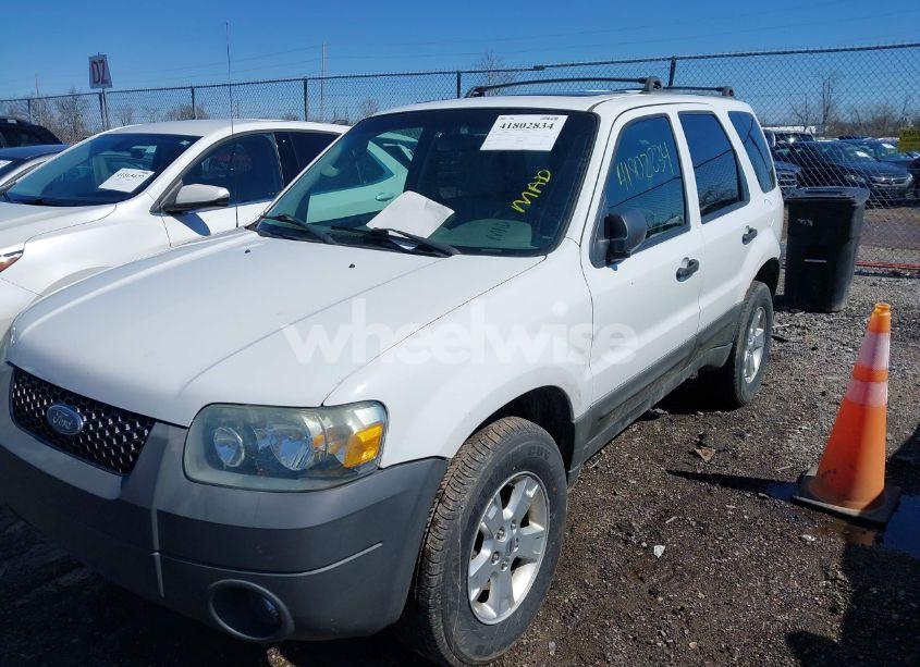 Photo 2 of 2005 Ford Escape XLT (VIN 1FMYU03165DA22382)