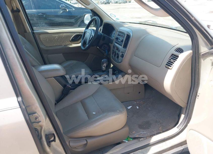 Photo 5 of 2005 Ford Escape XLT (VIN 1FMYU03165KA39937)
