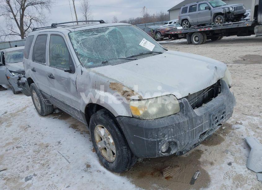 2005 Ford Escape XLT (VIN 1FMYU03175DA18020) main photo