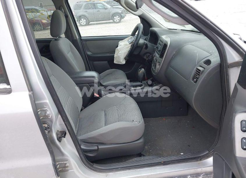 Photo 5 of 2005 Ford Escape XLT (VIN 1FMYU03175DA18020)