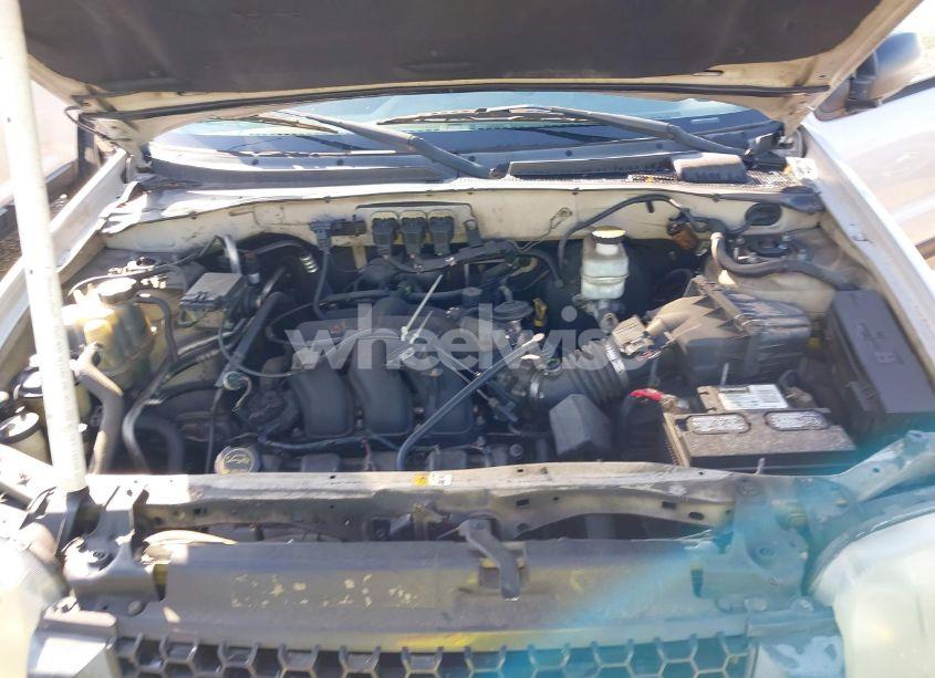 Photo 10 of 2005 Ford Escape XLT (VIN 1FMYU03175DA18437)