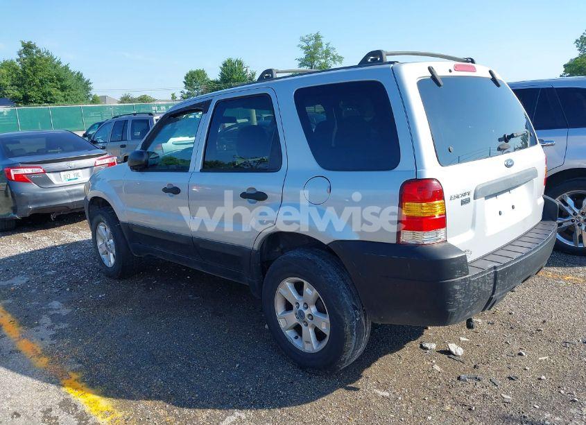 Photo 3 of 2005 Ford Escape XLT (VIN 1FMYU03175DA18437)