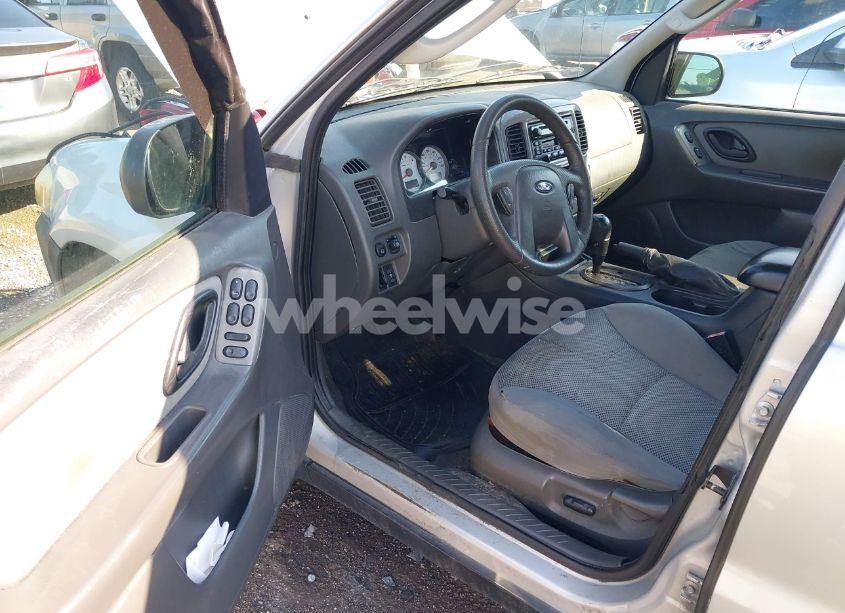 Photo 5 of 2005 Ford Escape XLT (VIN 1FMYU03175DA18437)