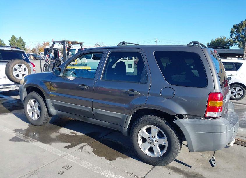 Photo 3 of 2005 Ford Escape XLT (VIN 1FMYU03175KB37522)