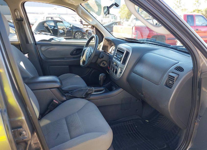 Photo 5 of 2005 Ford Escape XLT (VIN 1FMYU03175KB37522)