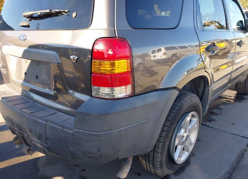 Photo 6 of 2005 Ford Escape XLT (VIN 1FMYU03175KB37522)
