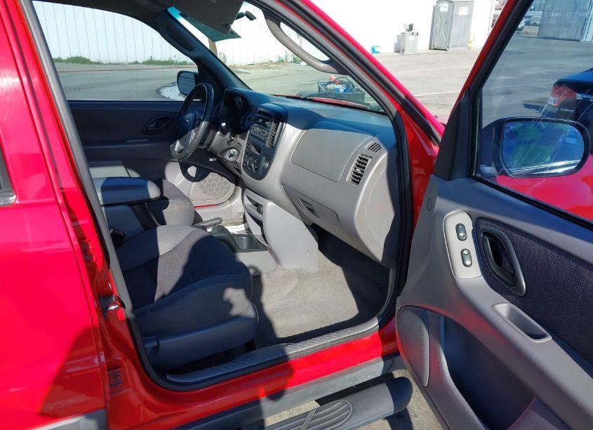 Photo 5 of 2001 Ford Escape XLT (VIN 1FMYU03181KC39552)