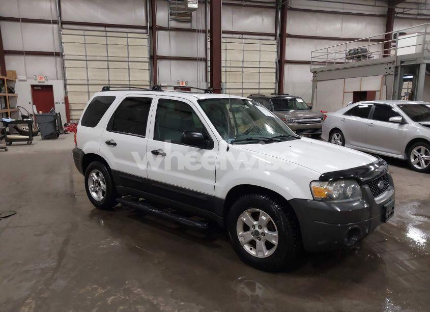 2005 Ford Escape XLT (VIN 1FMYU03185KA57582) main photo