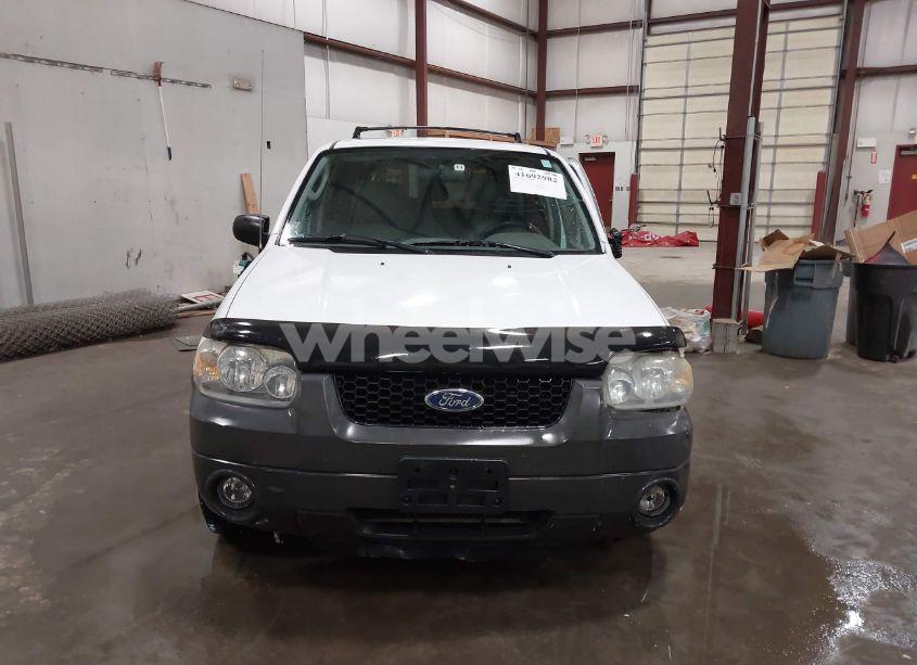 Photo 12 of 2005 Ford Escape XLT (VIN 1FMYU03185KA57582)