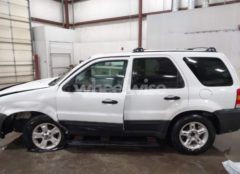 Photo 14 of 2005 Ford Escape XLT (VIN 1FMYU03185KA57582)