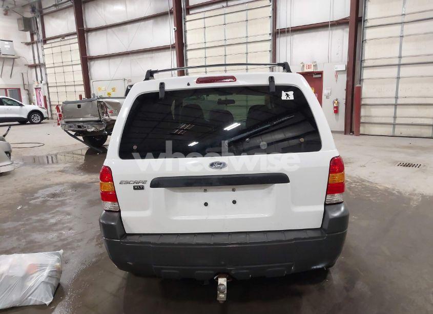 Photo 16 of 2005 Ford Escape XLT (VIN 1FMYU03185KA57582)