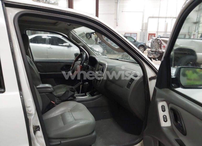 Photo 5 of 2005 Ford Escape XLT (VIN 1FMYU03185KA57582)